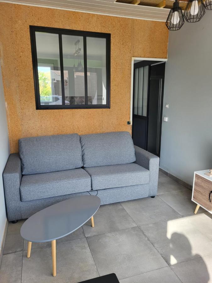 Studio Proche Gare Tgv Haute Picardie Dompierre-Becquincourt Exterior foto